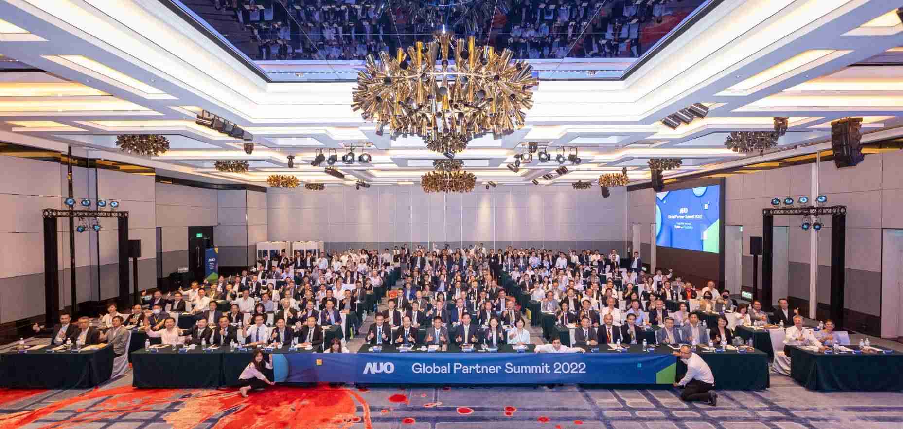 友達推動「安心、、、創新、、、、用心、、、、同心、、、盡心」五星職旅，，，，為菲籍員工打造全方位照護，，首度贏得「人權實踐與發展領袖獎」殊榮