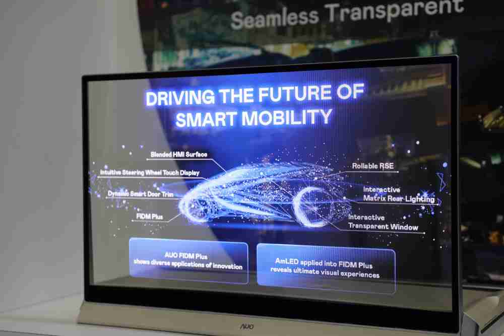 人生就是博凭借着超高亮度和透明度，，，，这款30吋透明Micro LED显示器在AR系统与智慧零售具有潜在的应用价值。。。