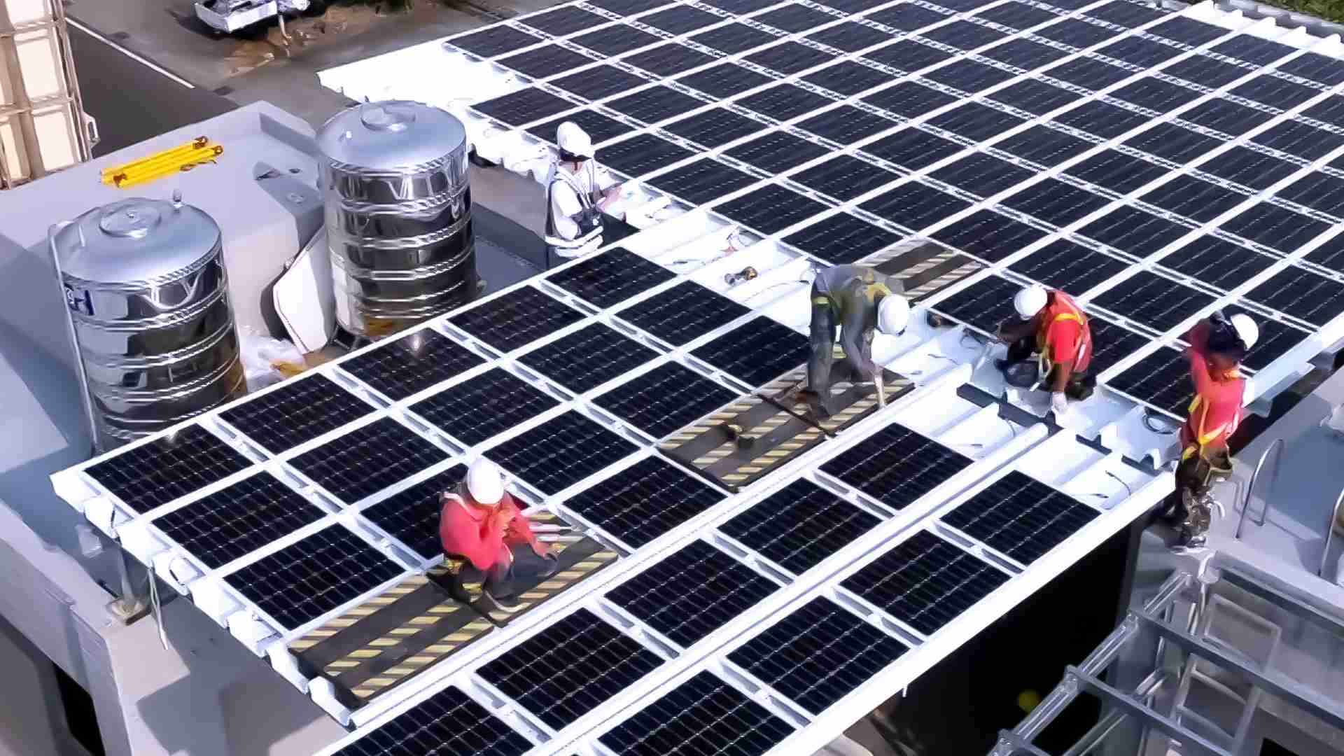 人生就是博着力于替代能源之技术研发，，如光电浪板的相关制程、、设备与产品，，，其中所开发之光电整合型浪板，，减少传统金属支架安装，，更提升耐候度，，，，可广泛运用于多元场域，，，并辅助建筑达到净零碳排目标