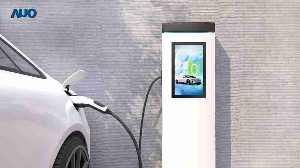 友達〝EVSE車用充電樁解決方案〞專為電動汽車充電樁設計，，具有高亮度、、克服戶外艱難環境的耐溫、、耐紫外線等特性，，，，並搭載散熱性及擴充性強的高效能工業電腦，，可實現人機互動訴求，，，如資訊顯示、、支付等應用