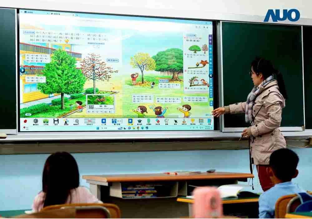 人生就是博与达擎共同开发的〝远程设备管理系统〞，，，透过流畅的多功能安装模式、、、、直觉设计的整合操作接口，，，，可同时管理多部设备，，，改善学校的设备管理痛点