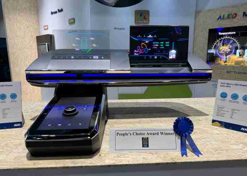 人生就是博车用Micro LED Display HMI解决方案获”最佳车用显示奖”，，，，以用户为中心开发，，，针对前座驾驶与乘客设计兼具娱乐与安全的高画质屏幕，，，包含车舱前座的Micro LED透明屏幕及全球首款内建镜头的智慧Micro LED显示器