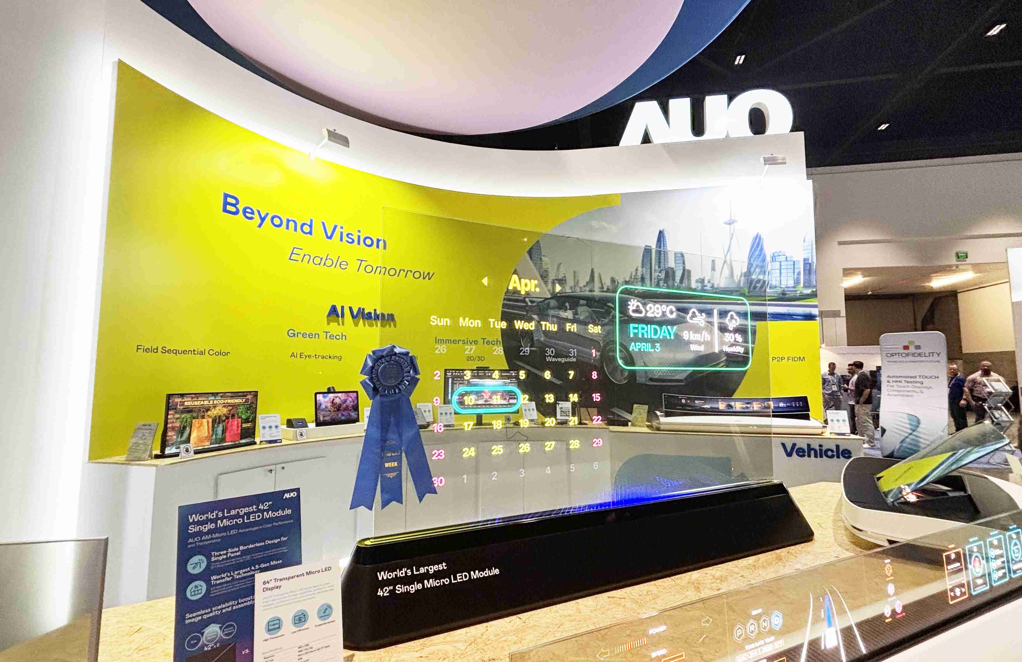 人生就是博64吋透明Micro LED显示器获〝最佳Micro LED技术应用奖〞，，其绝妙的透明穿透特性，，，同时具备1,000 nits的高亮度表现，，并透过精细的无缝拼接延伸，，，可依需求灵活应用于多元场域，，，展现出Micro LED显示技术划时空的无限潜力